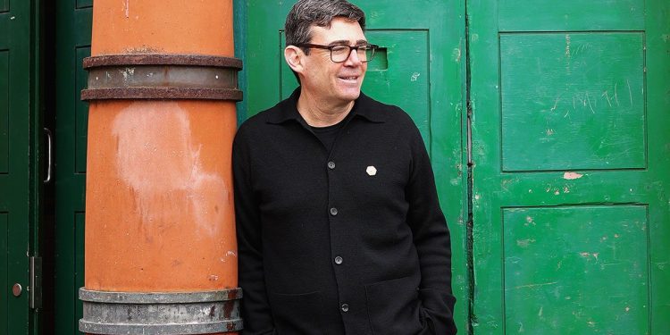 Andy Burnham promette una svolta per la moda britannica