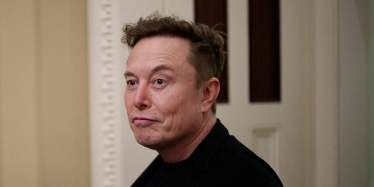 Assunzioni SpaceX per data center «fuori dalla Terra»
