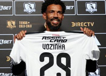 Vozinha firma con il Colo-Colo dopo il Mondiale