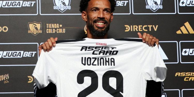 Vozinha firma con il Colo-Colo dopo il Mondiale