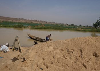 Nigeria, barca si capovolge: almeno 50 morti